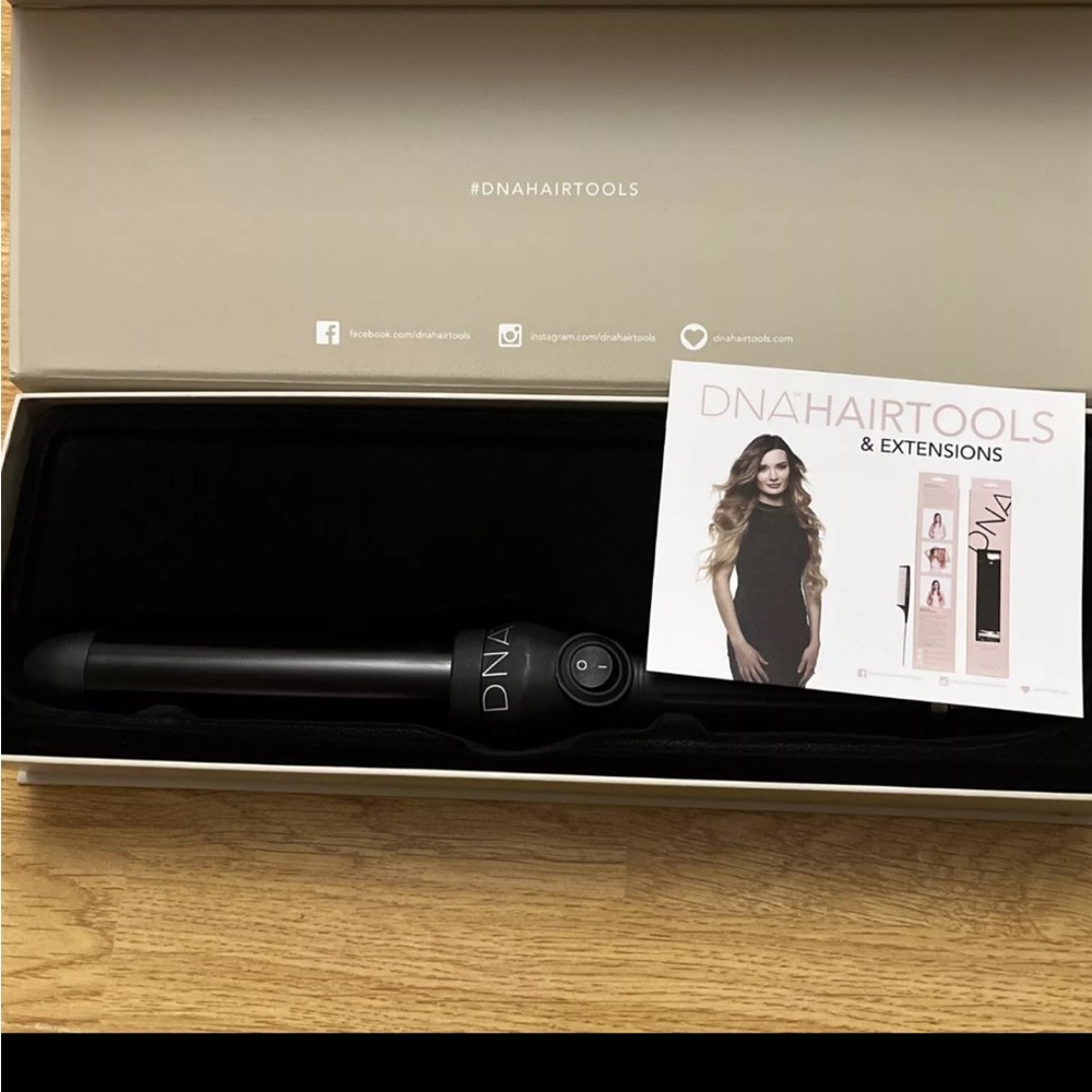 DNA HAIRTOOLS 32 MM CLIPLESS CURLING IRON 100% NEW!!